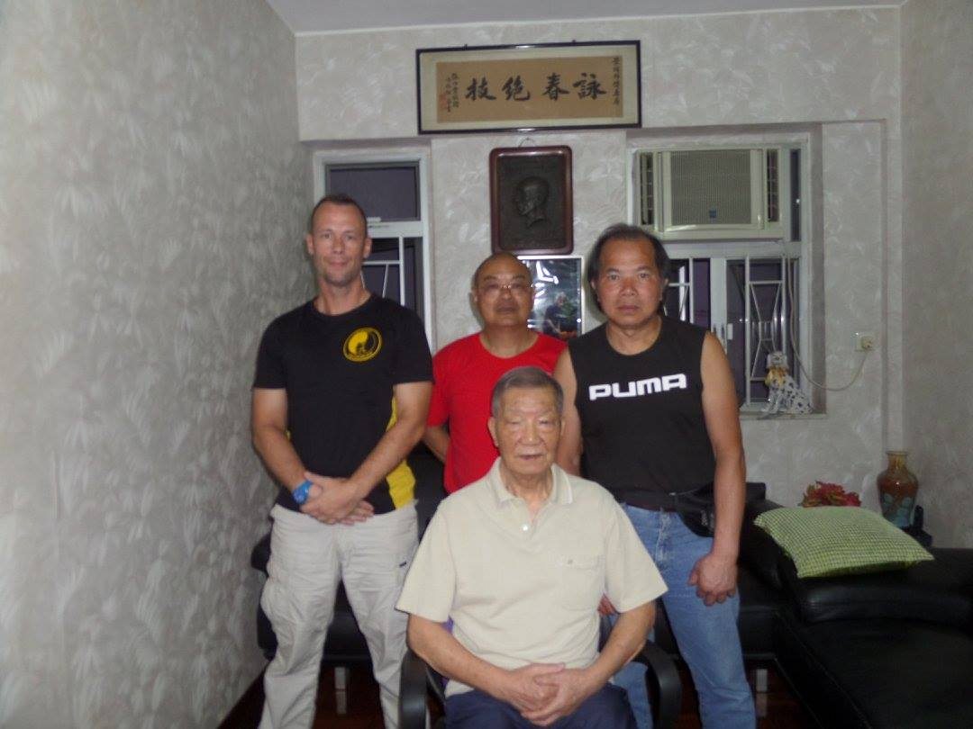 Sifu De Beil avec quatre générations de la lignée Ip Man et Tang Shun Ping