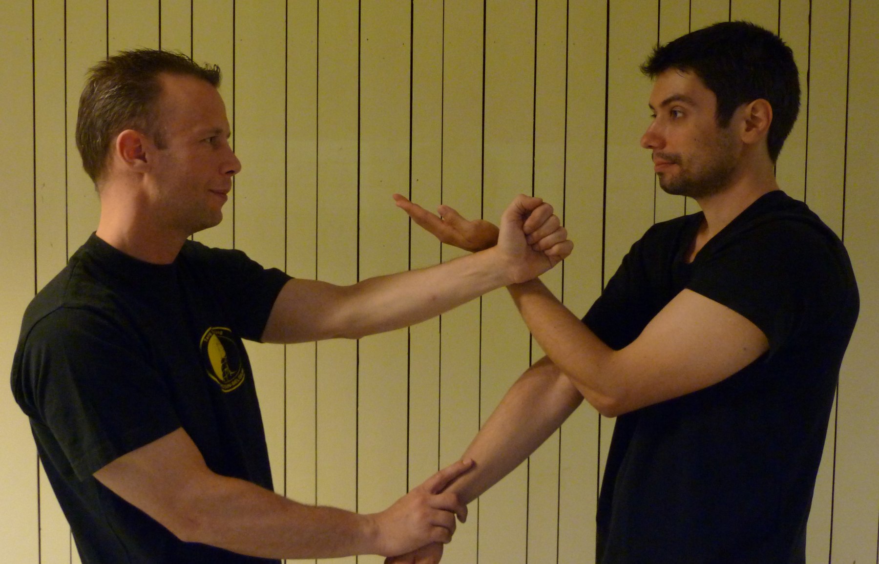 Sifu De Beil travaillant le Wing Chun avec son premier élève